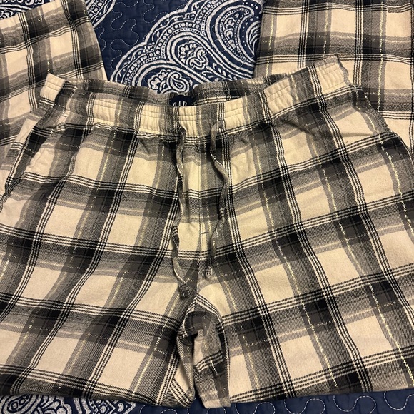 GAP Black and Cream Plaid pajama Pants - Picture 9 of 16